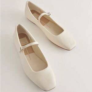 NEW with tags Dolce Vita Reyes ballet flats in ivory in size 9